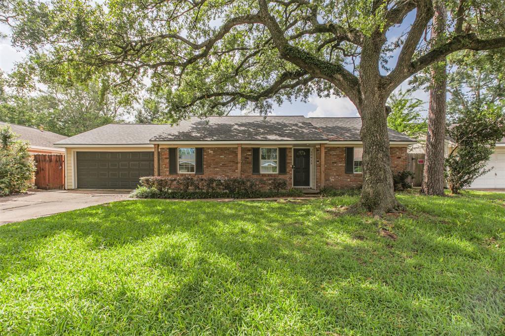 Primary Photo - 10915 Cedarhurst Dr