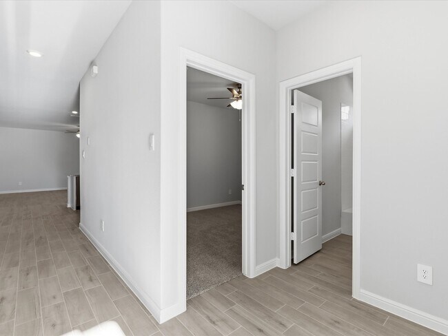 Entrada - 713 Amber Fields Dr