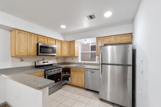 Photo - 38 Graham St House