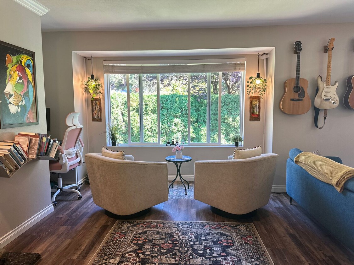 Primary Photo - Quiet Kirkland Condo near Downtown Availab...