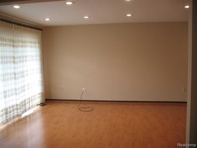 Foto del edificio - 6340 Pepper Hill St