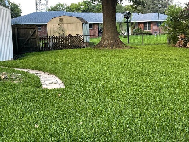 Foto del edificio - 3022 Berry Ave