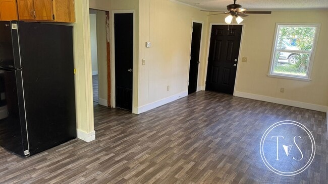 Building Photo - RATE DROP ALERT! (was $1500/month)
