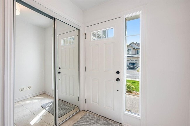 Building Photo - 2427 Nutgrove Av