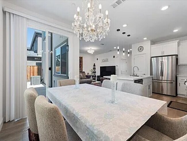 Building Photo - Beautifully maintained home located in a quiet, desirable Pittsburg neighborhood.