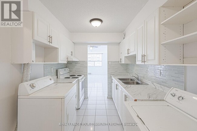 Building Photo - 10-1010 Tobermory Dr