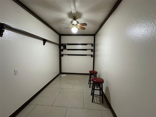 Foto del edificio - 22450 Oakley Rd