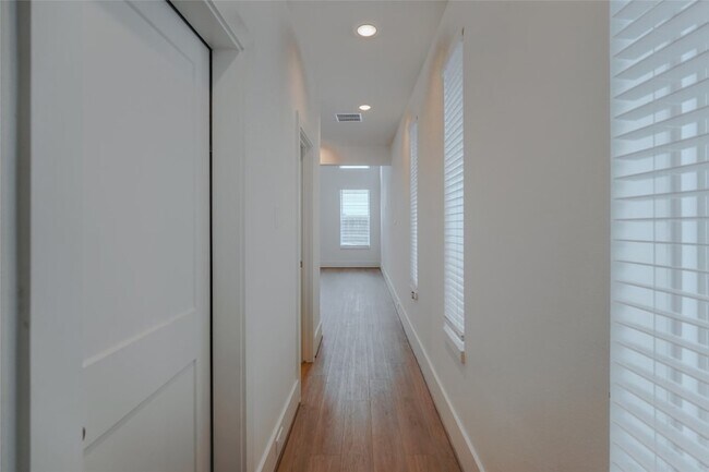 Building Photo - 7609 Victory Reserve St