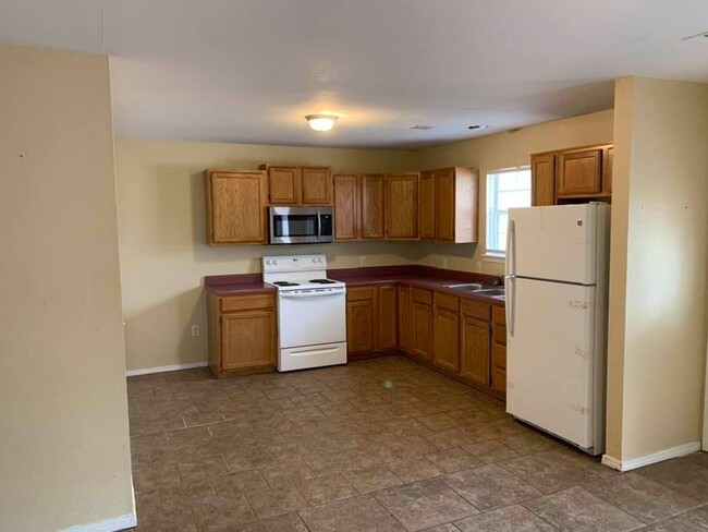 Building Photo - 204/206 6th Place