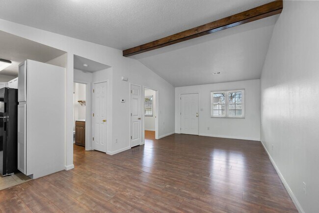 Foto del edificio - 215 Marigold Ln