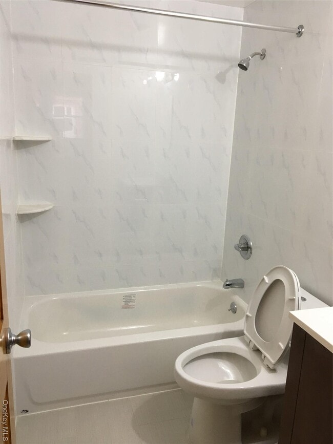 Foto del edificio - 2128 E 70th St