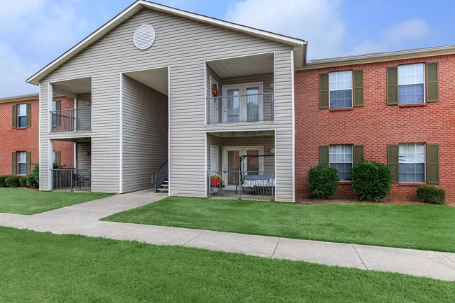 COME HOME TO PEACHTREE PARK APARTMENTS - Peachtree Park Apartments