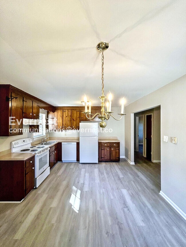 Foto del edificio - 4609 Hillbrook Ave