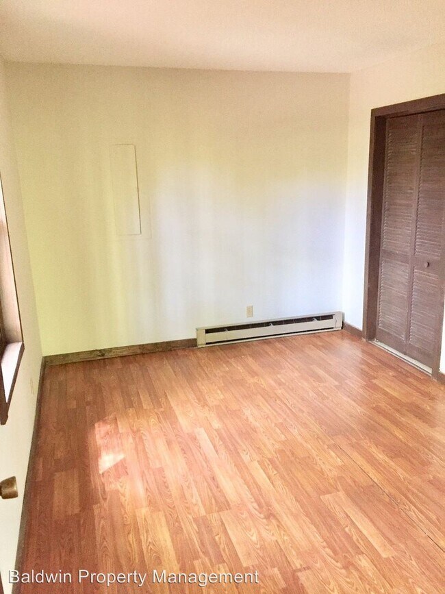 Building Photo - 2 br, 1 bath House - 5573 DAVIS FARM RD.
