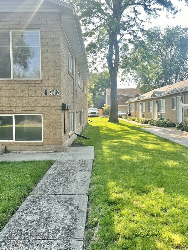 Building Photo - 1542 S Green St