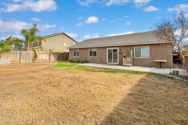 Foto del edificio - Beautiful Home in SW Bakersfield