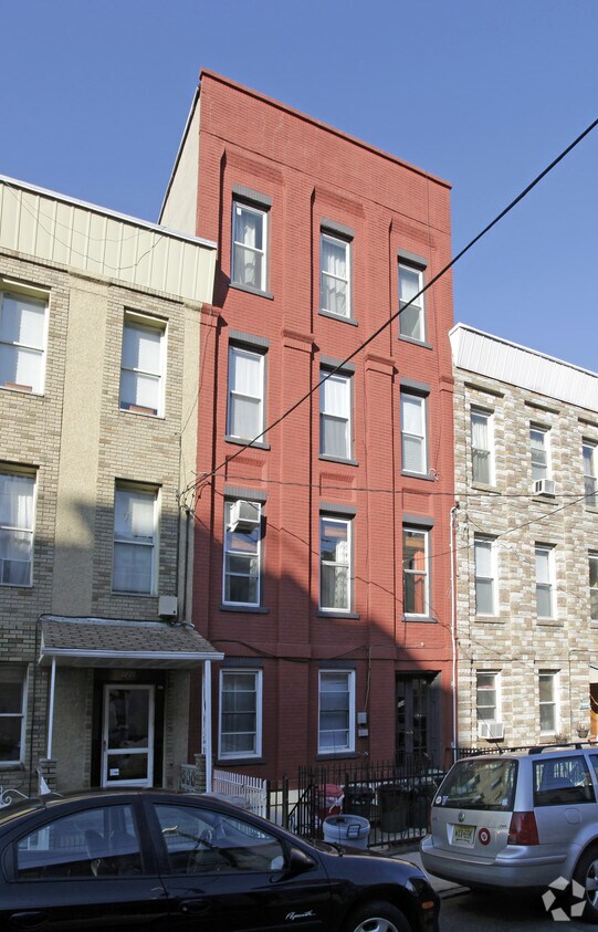Primary Photo - 124 Bloomfield St