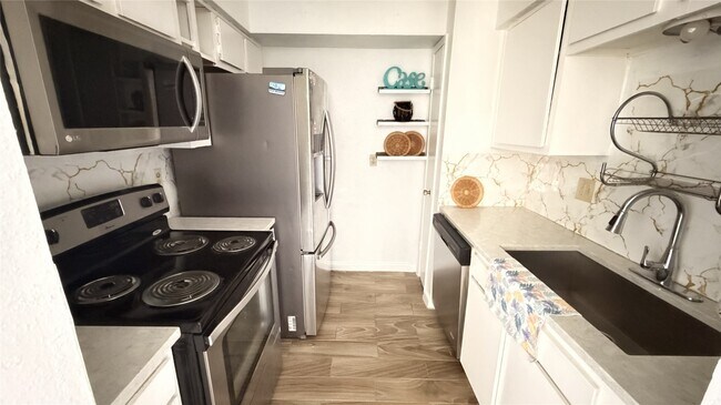 Foto del edificio - 6200 W Tidwell Rd