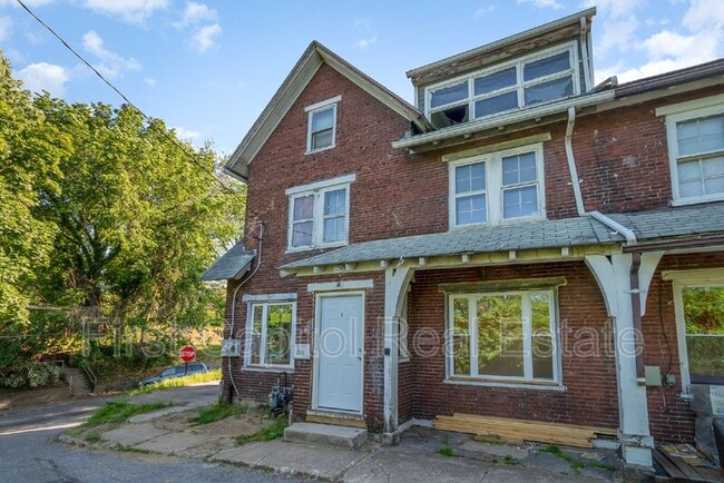 Building Photo - 1501 S Cameron St