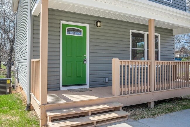 Building Photo - Modern Home in Shiloh!