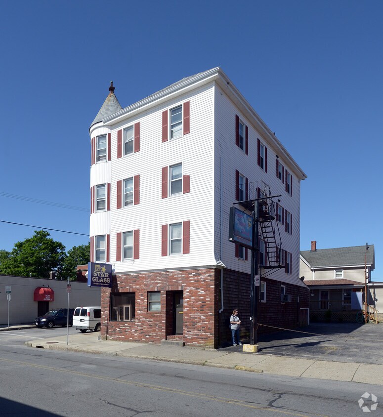 Building Photo - 1627 Acushnet Ave