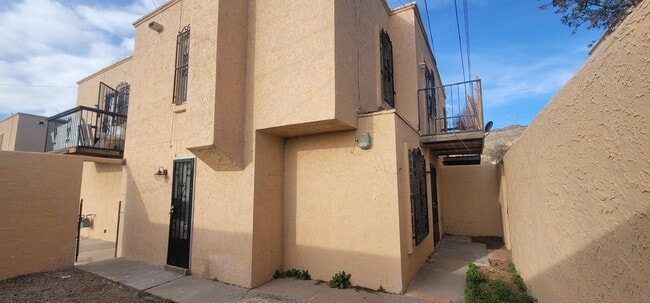 Building Photo - 2520 San Jose Ave