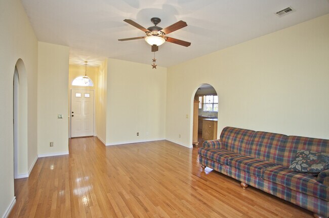 Building Photo - *** 304 Old Forge Drive***