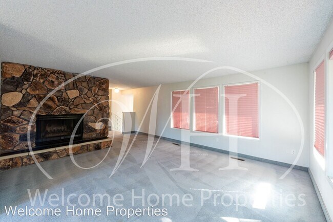 Building Photo - 3 br, 3 bath House - 346 SE Davin Dr