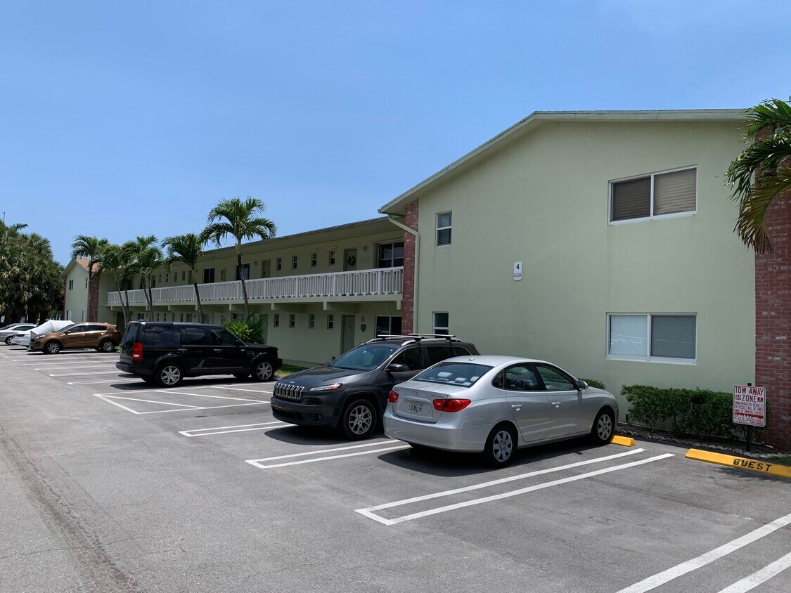 Foto principal - 658 NE 6th Ct