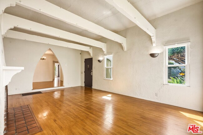 Foto del edificio - 2613 Cloverfield Blvd