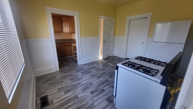 Kitchen - 5701 Genoa St