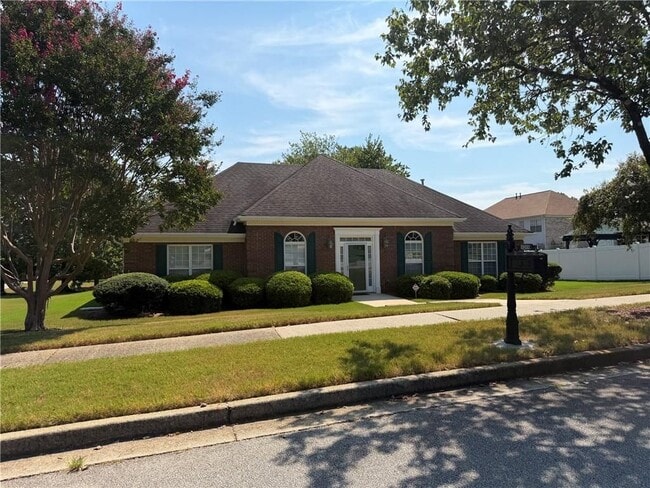 Building Photo - 1244 Saxony Dr SE