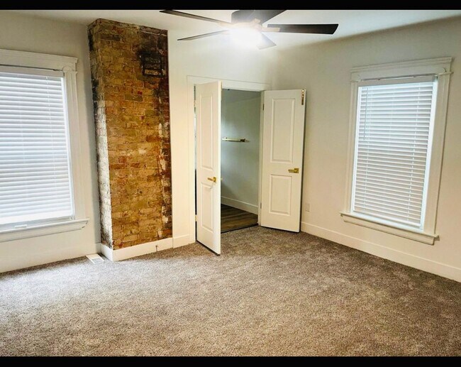 Building Photo - Renovated with Modern Upgrades