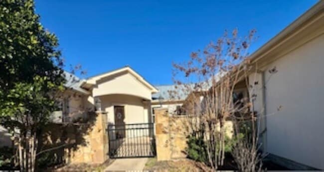 Foto del edificio - 3327 Bay W Blvd