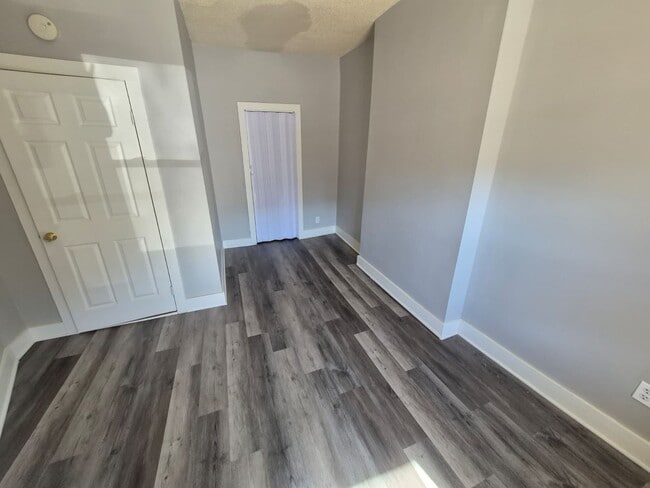 Building Photo - 1019-1021-1021 Columbia St