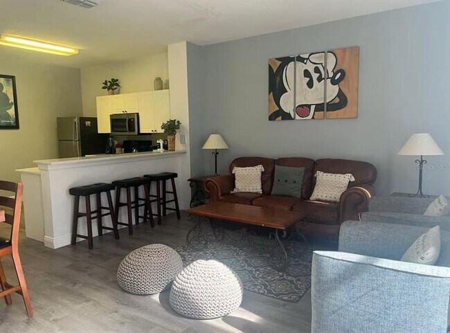 Building Photo - 2379 Silver Palm Dr