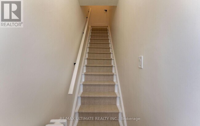 Building Photo - 484A Cosburn Ave.
