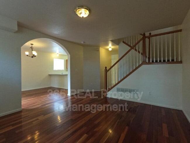 Building Photo - 730 Ponderosa Dr