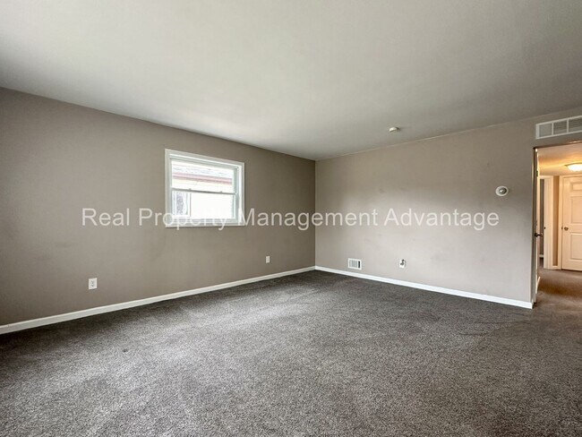 Building Photo - Cute 3-Bedroom Ranch!
