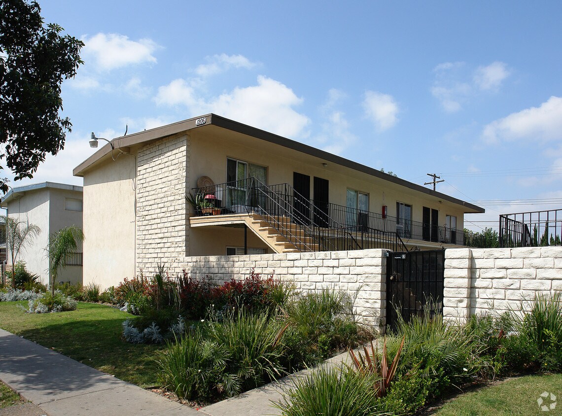 Building Photo - 1202 S Pacific Ave