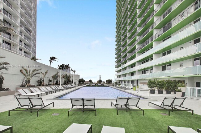 Foto del edificio - 1756 N Bayshore Dr