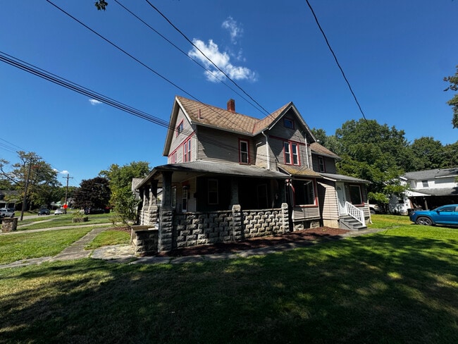 Building Photo - 650 W 3rd St