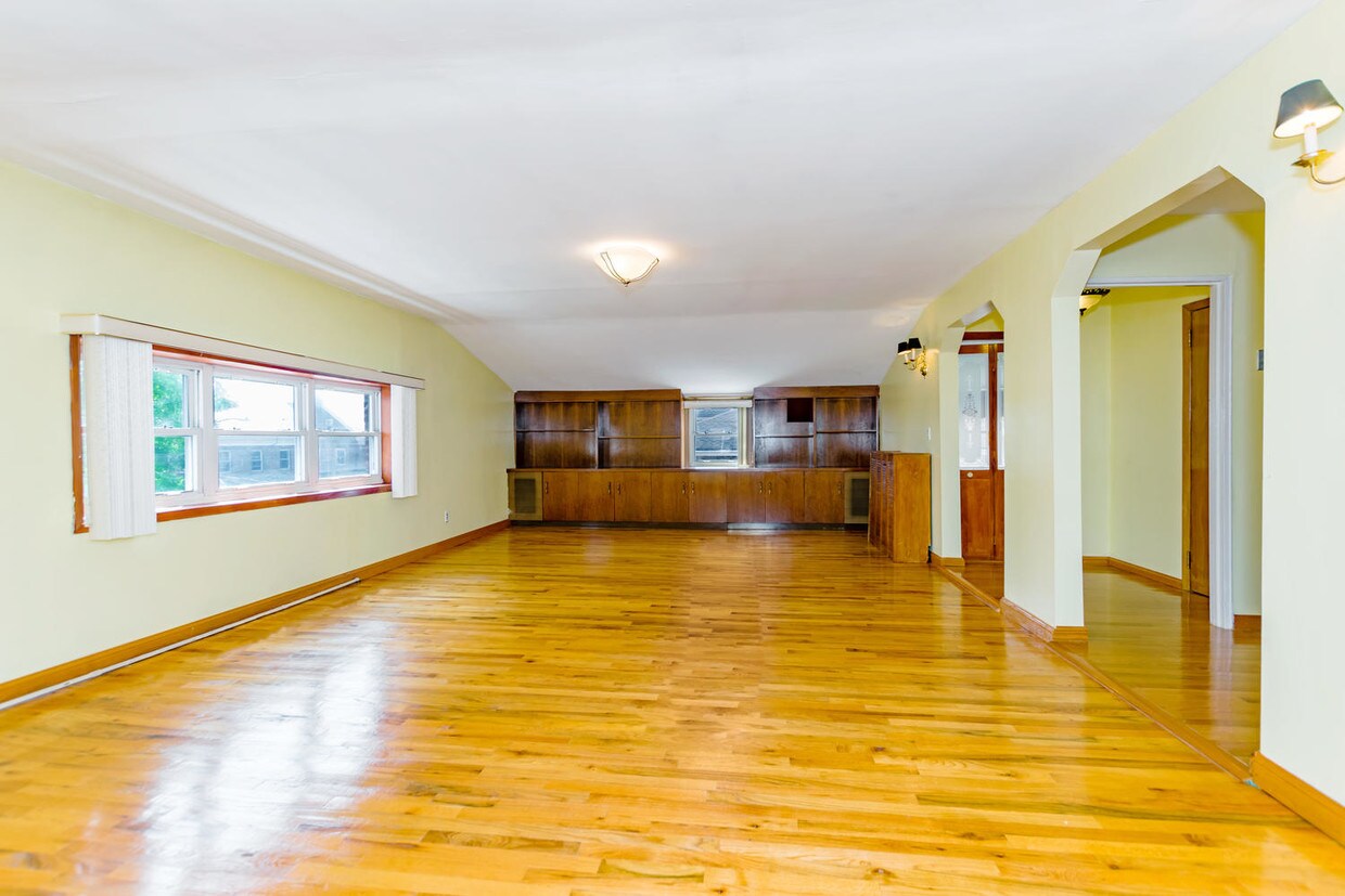 Primary Photo - 2341 Gunther Ave
