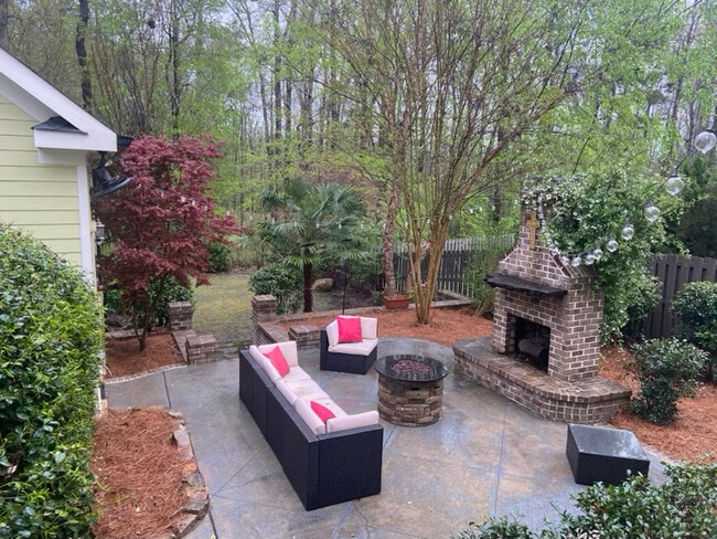 Building Photo - 1002 Mitchell Ln