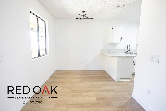Building Photo - Fantastic Bright and Sunny Completely Remo...