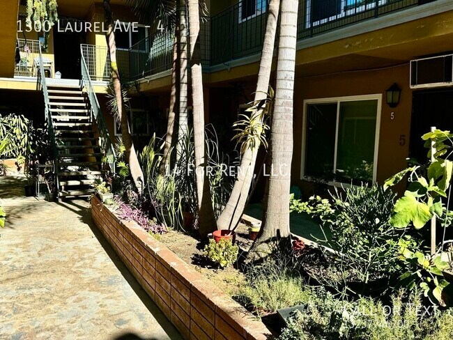 Foto del edificio - Fully Upgraded 1BR in the Heart of WeHo w/...