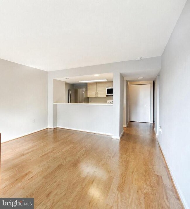 Foto del edificio - 2111 Wisconsin Ave NW
