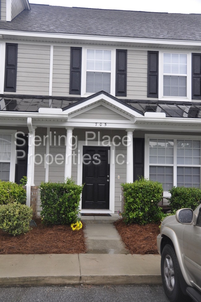 Lovely Townhome in Gated Community Townhouse for Rent in Summerville