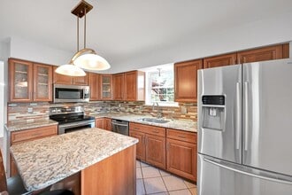 Building Photo - 412 Larkspur Loop