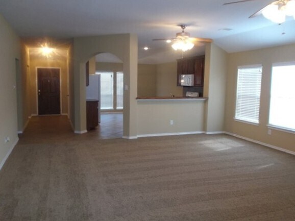 Foto del edificio - 9307 Lakeway View Ln